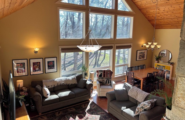 4 Bedroom Steps From the Lake