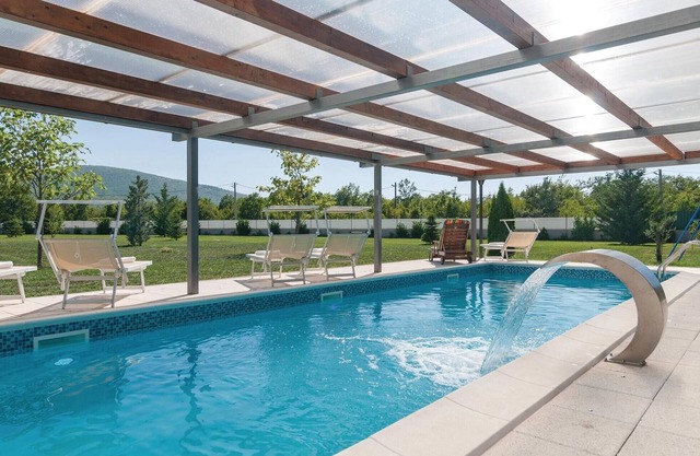 Hermosa casa en Neoric con WiFi