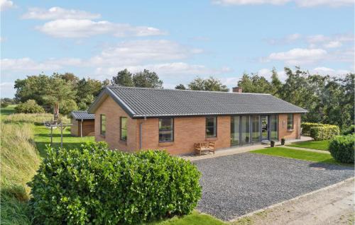 4 Bedroom Stunning Home In Knebel