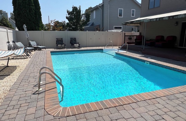 4 Bedroom, 2.5 Bath with Heated Pool + Hot Tub short walk to beach