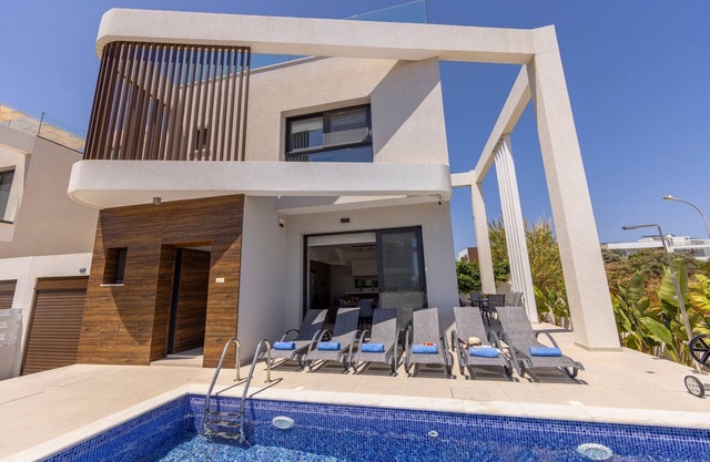 4 bedroom villa In Nissi beach