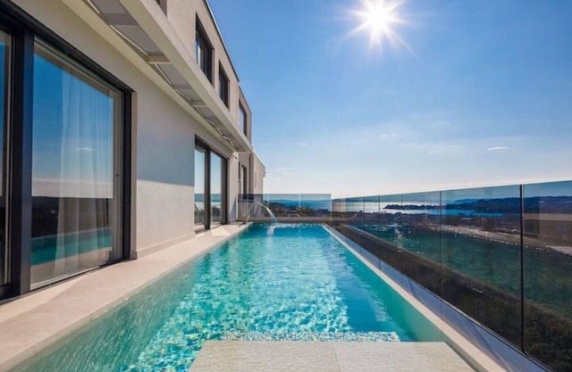 4 bedroom villa in podstrana