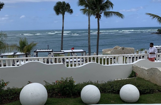 Beautiful 4 Bedroom Villa/ All inclusive resort w/ VIP band privileges included