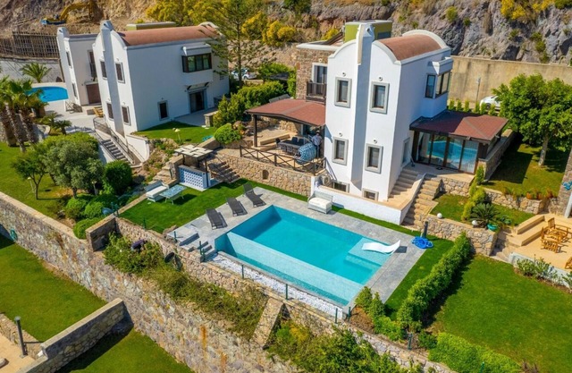 4 Bedroom Villa, Private Heated Pool, Jacuzzi, Beach Access, Panoramic View