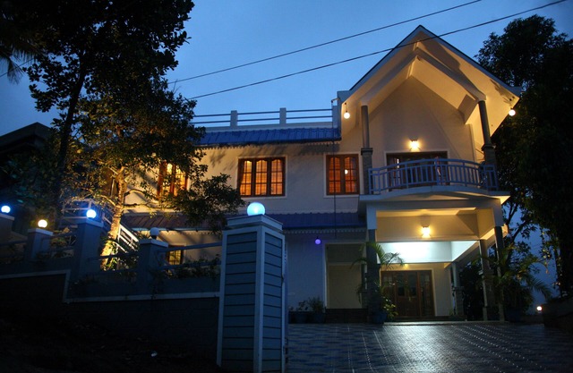 Villa de 4 dormitorios con balcón con vistas a la montaña