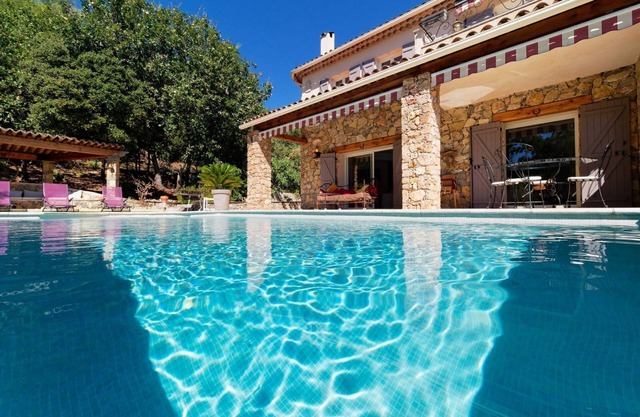 Villa de 4 dormitorios con piscina