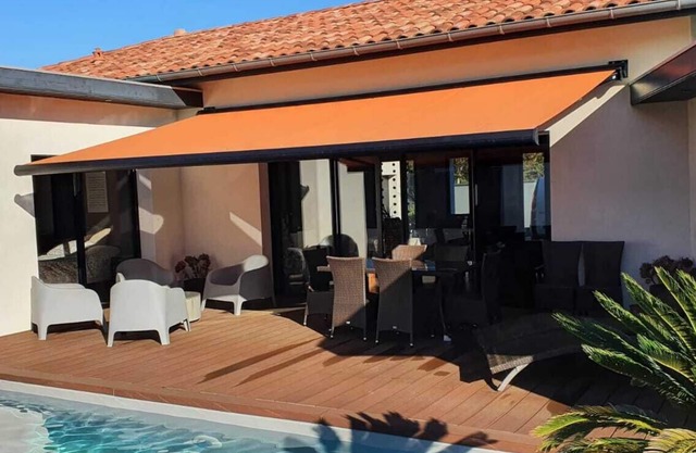 4-bedroom villa with pool 300m from the beach