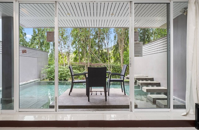Villa de 4 dormitorios con piscina privada, a 10 minutos de la playa de Patong, tiendas y vida nocturna.