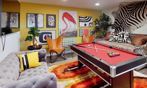 4 Bedroom Vintage Cool House