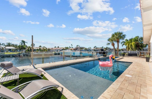 4 Bedroom Waterfront Pool Home near charming downtown New Port Richey