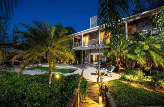 4 Bedroom Waterfront Retreat with Pool & 95ft. Dock