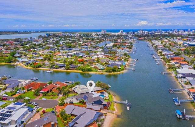4 bedroom with large water frontage and pool, reverse air conditioning