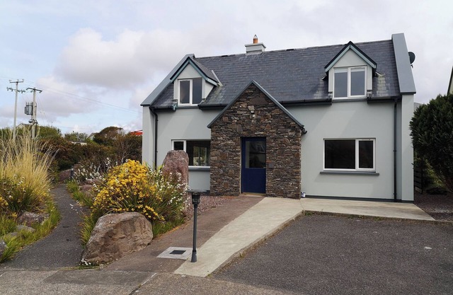 4 bedroomed house in Waterville close to the beach