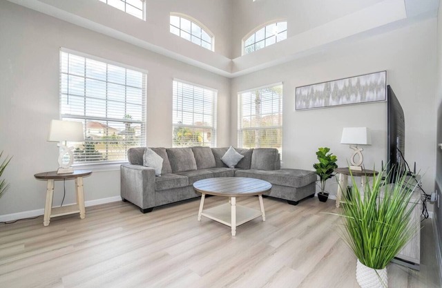 4 Bedrooms, 3.5 bathrooms Townhouse