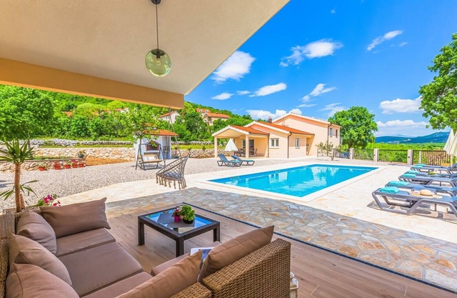 Villa Patria with Media room, heated private pool, Summer kitchen, Gym