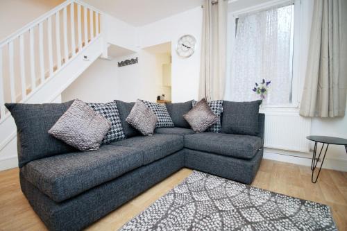 4 Bedrooms, Street Parking, Convenient Location