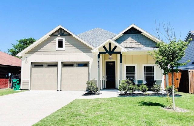 4 beds/ 3 bedrooms/ Family & Pet Friendly