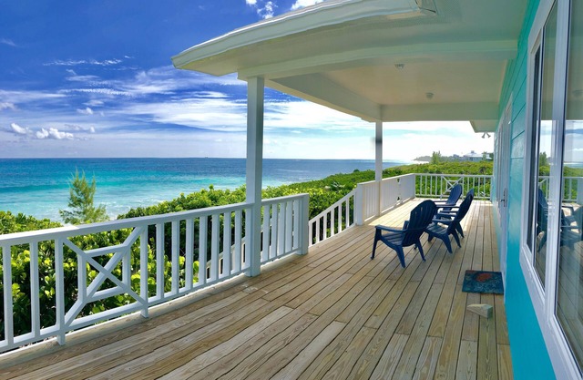 4 camas, 4 baños! Vistas al mar CADA habitación! Hermosa casa nueva en la impresionante playa