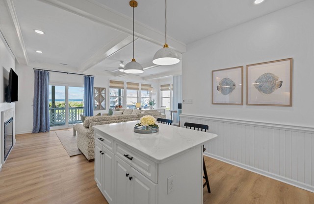 4 Beds, 90-Sec Walk to Beach, 2 pools,Tennis & PB!!