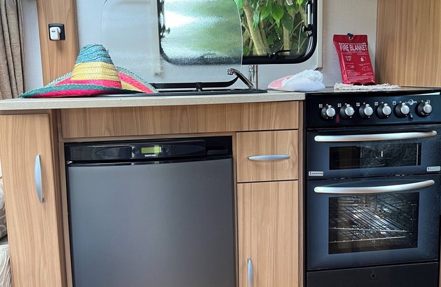 4 berth caravan to rent for 2 adult and 2-3 kids. 110$/ night.
