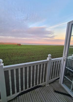 4 Berth Caravan With Full Sea View At Barmston Beach Holiday Park Ref 62047O