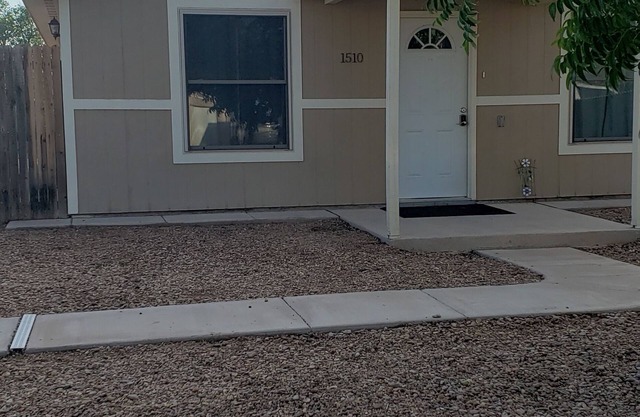 4 blocks from New Mexico Military Institute and Main Street