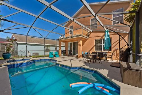 4 BR Heated Pool Home + Game Room + Sleeps 12