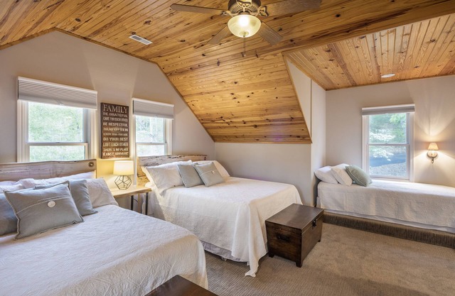 Casa de 4 dormitorios en el 17º Green en Old Kinderhook: 315 Country Ridge Drive