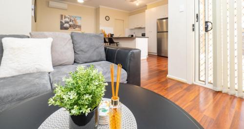 4 BR Home with Garage- 5 minute walk to shops, takeaway, cafe and two supermarkets