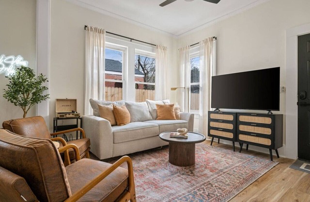 4 BR Newly Renovated! - 10 minutes to Downtown
