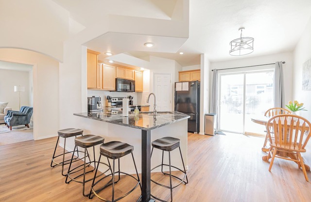 4 BR, Pet Friendly, Laundry, Garage, Large Yard