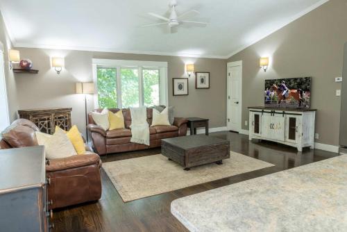 4 BR Renovated Home - Next to Horse Show Pet Friendly