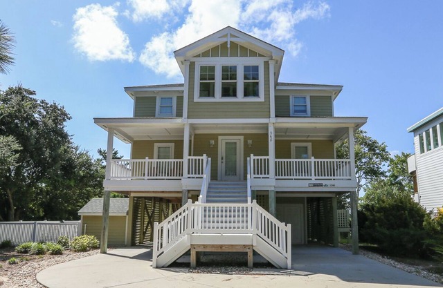 4 BR Soundside home in Monteray Shores Corolla w/Private Pool and loads of Community Amenities