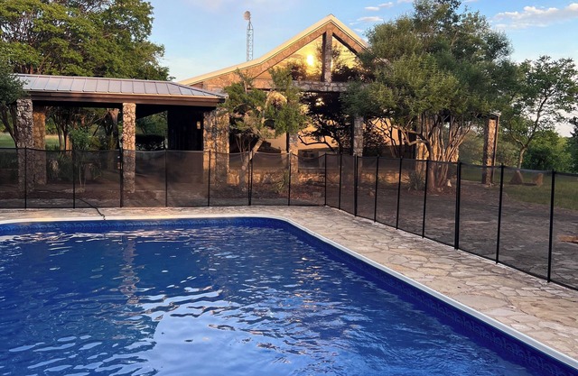 4 BR w/ Pool, Views, Farm & Ranch Stay- Flower Farm, Goats, Pigs, Disc Golf!