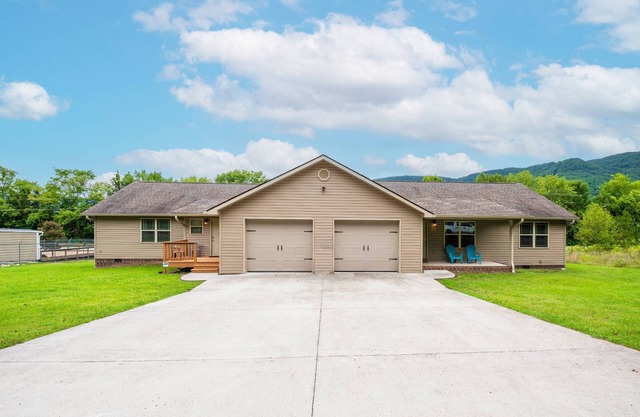 4 BR - Walk to the Venue - 10 minutes to Downtown and Lookout Mountain
