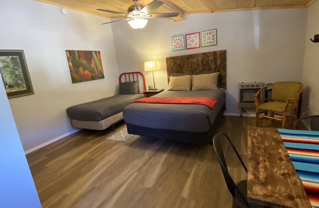 #4 Casita Lobo Magico at the Catwalk, 1 BdRm ADA w Kitchen