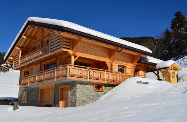 Chalet nuevo, clasificado 4 *, hermosos volúmenes para 12 personas, excelente vista a la montaña
