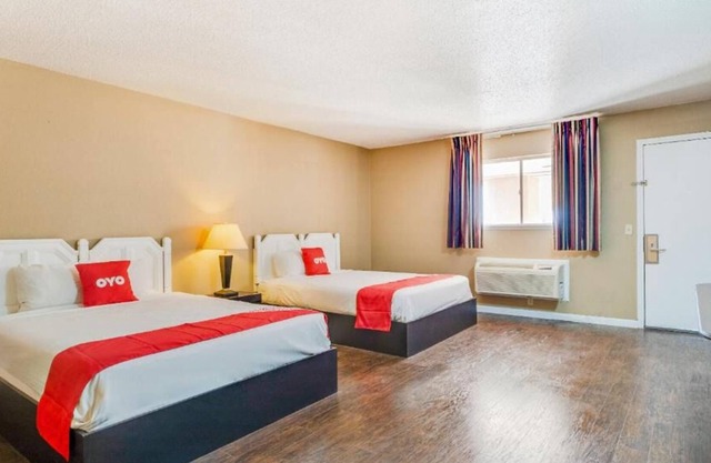 4 Comfortable Units Close to Ackley Park, National Route 66 Museum, Free Parking