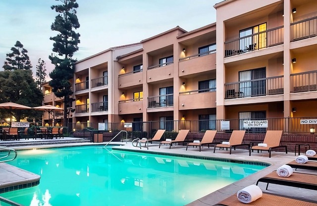 4 Contemporary Rooms w/ Plush Bedding Near Popular Shopping Centers