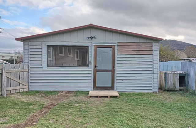 4 Double Beds and 2 Sofa Bed chalet