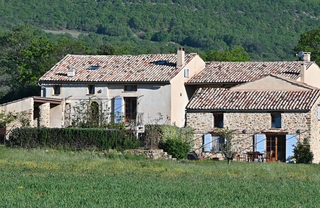 4* gites with swimming pool - Luberon