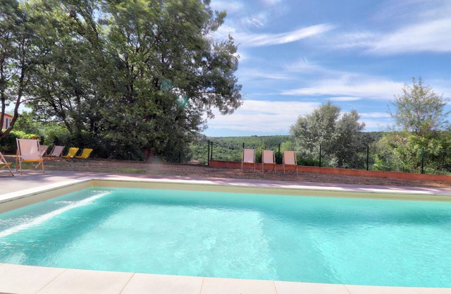 4-guest flat with terrace & shared pool – Verdon countryside