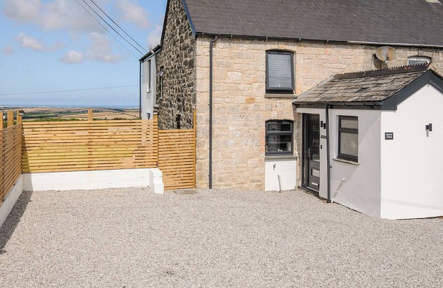 4 HIGHER FRADDON, pet friendly, country holiday cottage in Fraddon