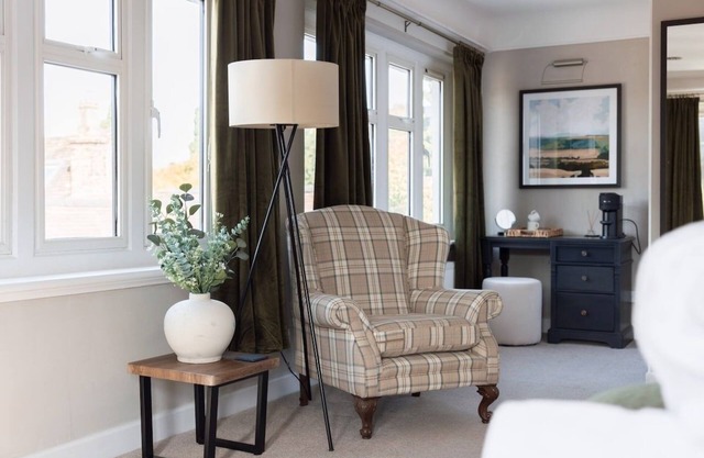 #4 - King Room at The Raven Hotel by PureStay
