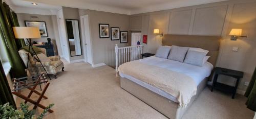 #4 - King Room at The Raven Aparthotel by PureStay