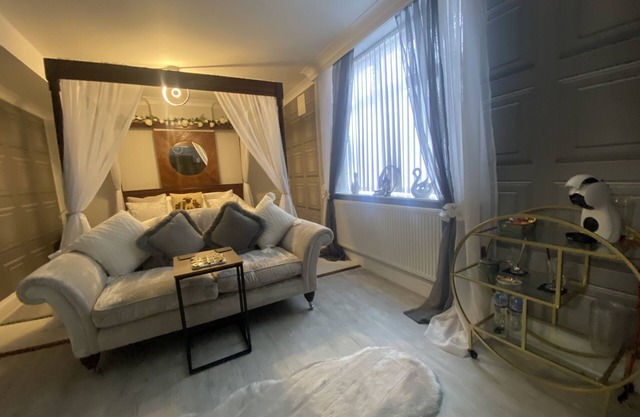 4* Luxury Apartment at The Old Exchange