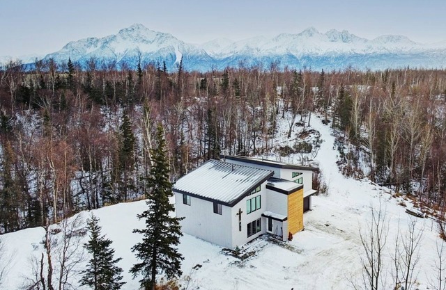 4 Master Suites in the Heart of Alaska...Abby's Place.....