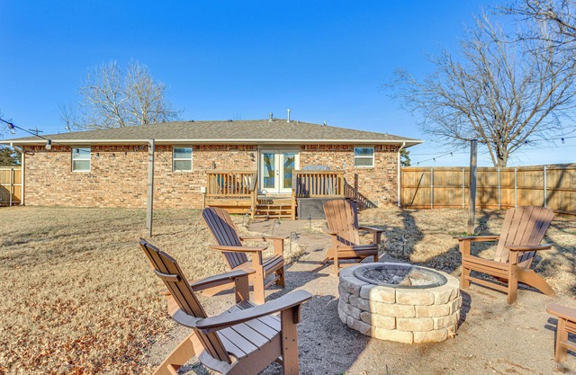 4 Mi to Dtwn Guthrie: Family Home w/ Fire Pit!