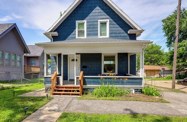 4 Mi to Dtwn Omaha: Spacious Home w/ Fenced Yard!