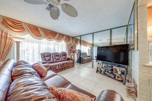4 Mi to Hard Rock Stadium Miramar Home with BBQ!